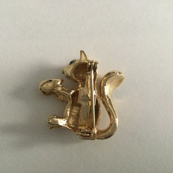 Gold tone squirrel pin brooch 2.5cm x 2.5cm - Picture 2 of 4